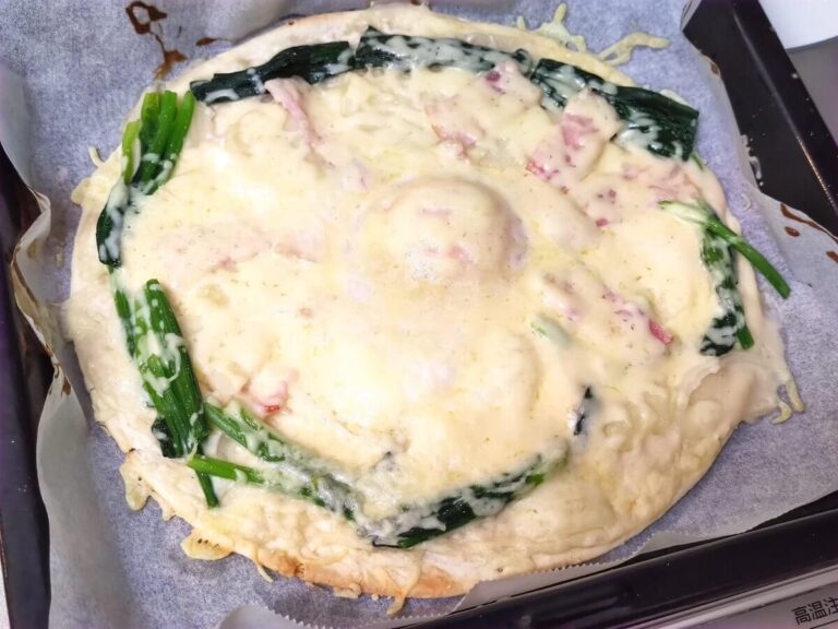 パンチの効いたほうれん草のペストピザのレシピ